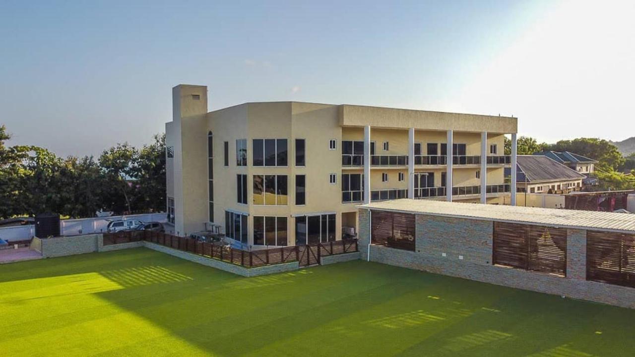 The Platinum Bay Hotel Berekuso Exterior photo