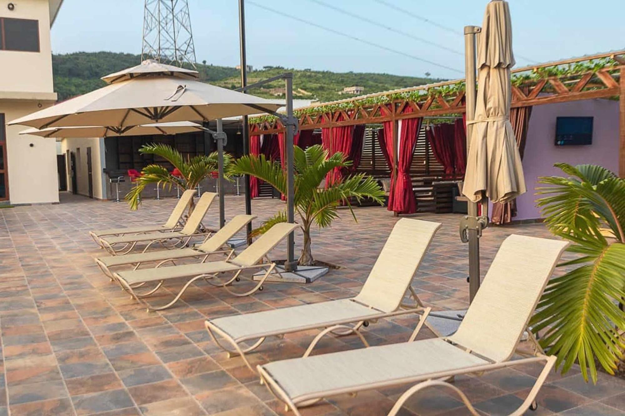 The Platinum Bay Hotel Berekuso Exterior photo